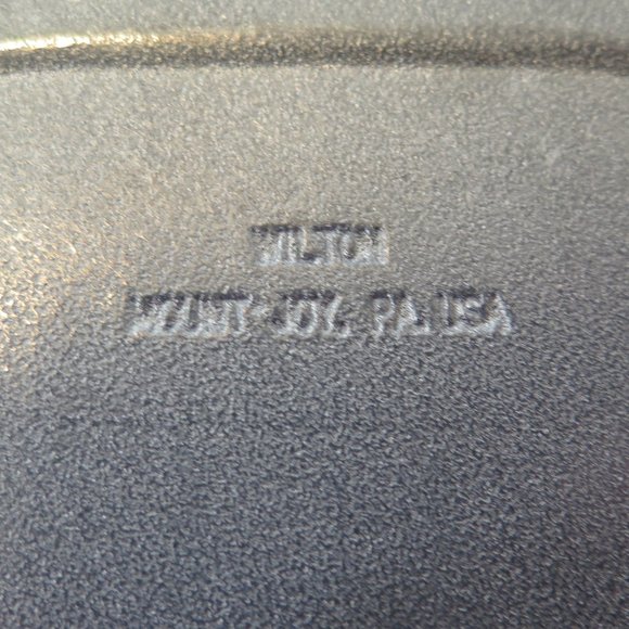 Unique Finish, Wilton Armetale Serving Bread Tray - Picture 3 of 7